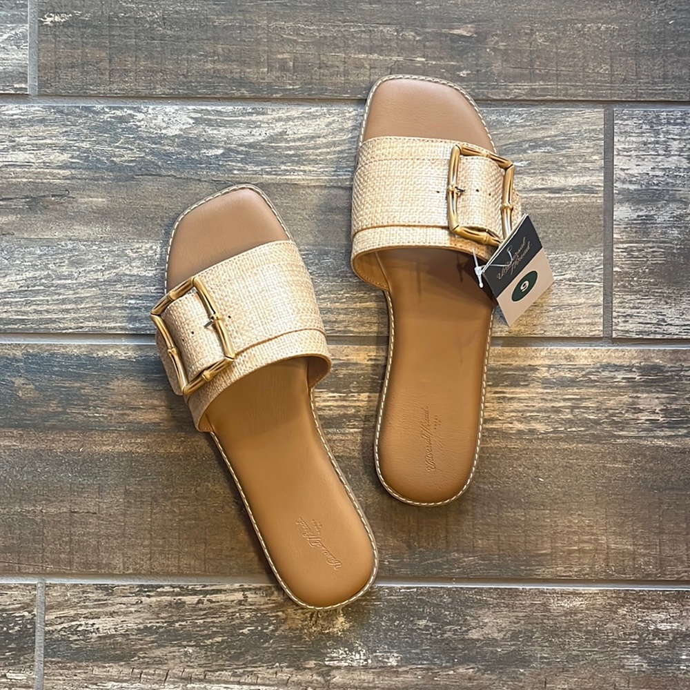Universal Thread Size 9 Slide Sandals in Beige